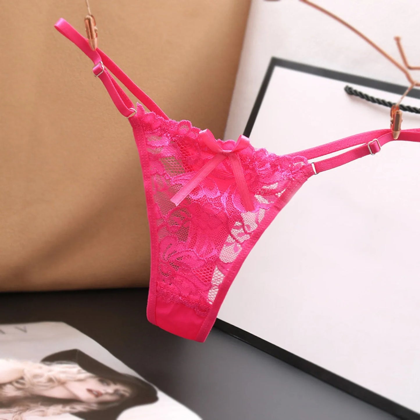 Tanga Sexy de Encaje para Mujer – Lencería Transparente con Moño